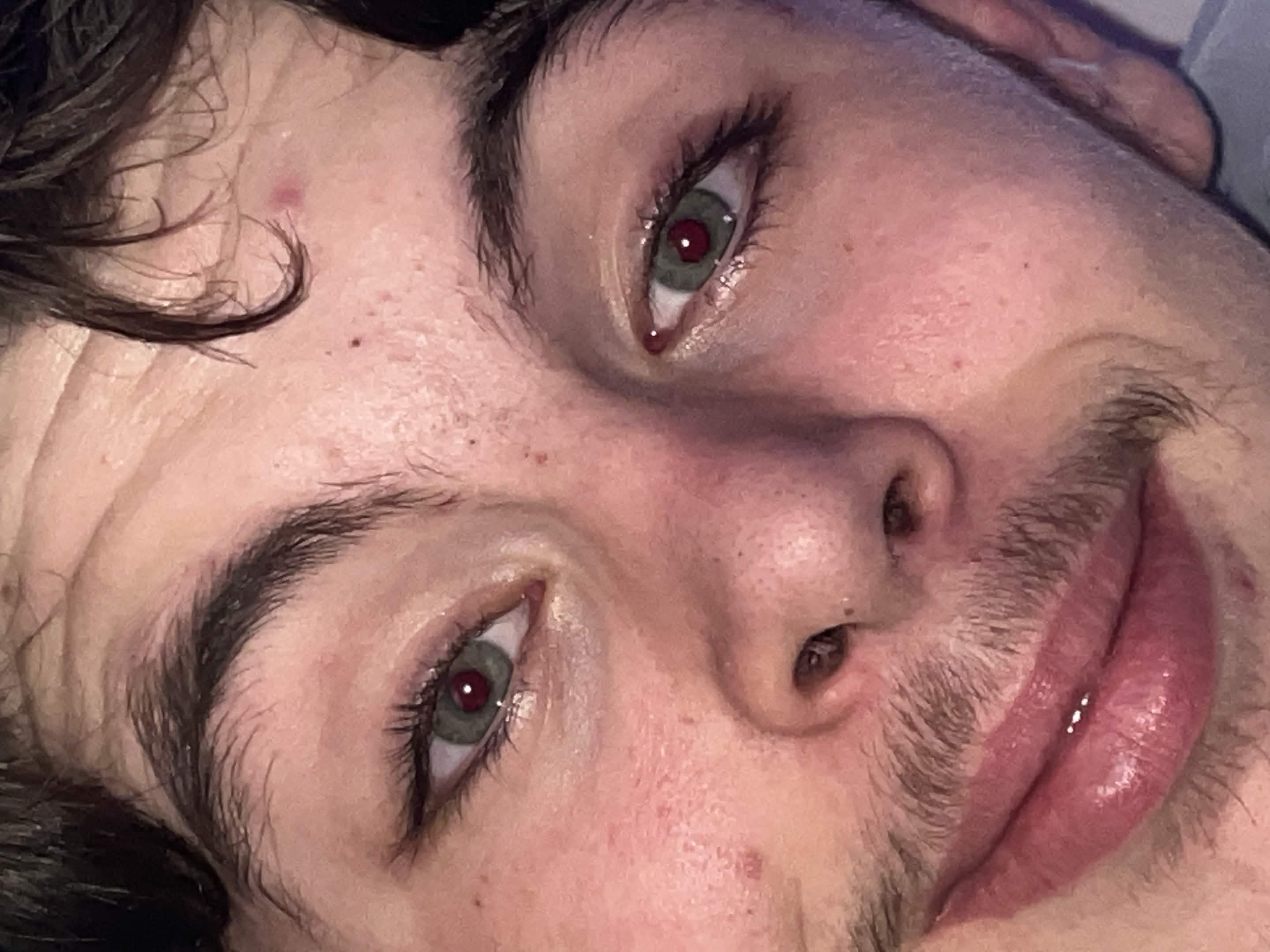Tiago Yeux Rouges